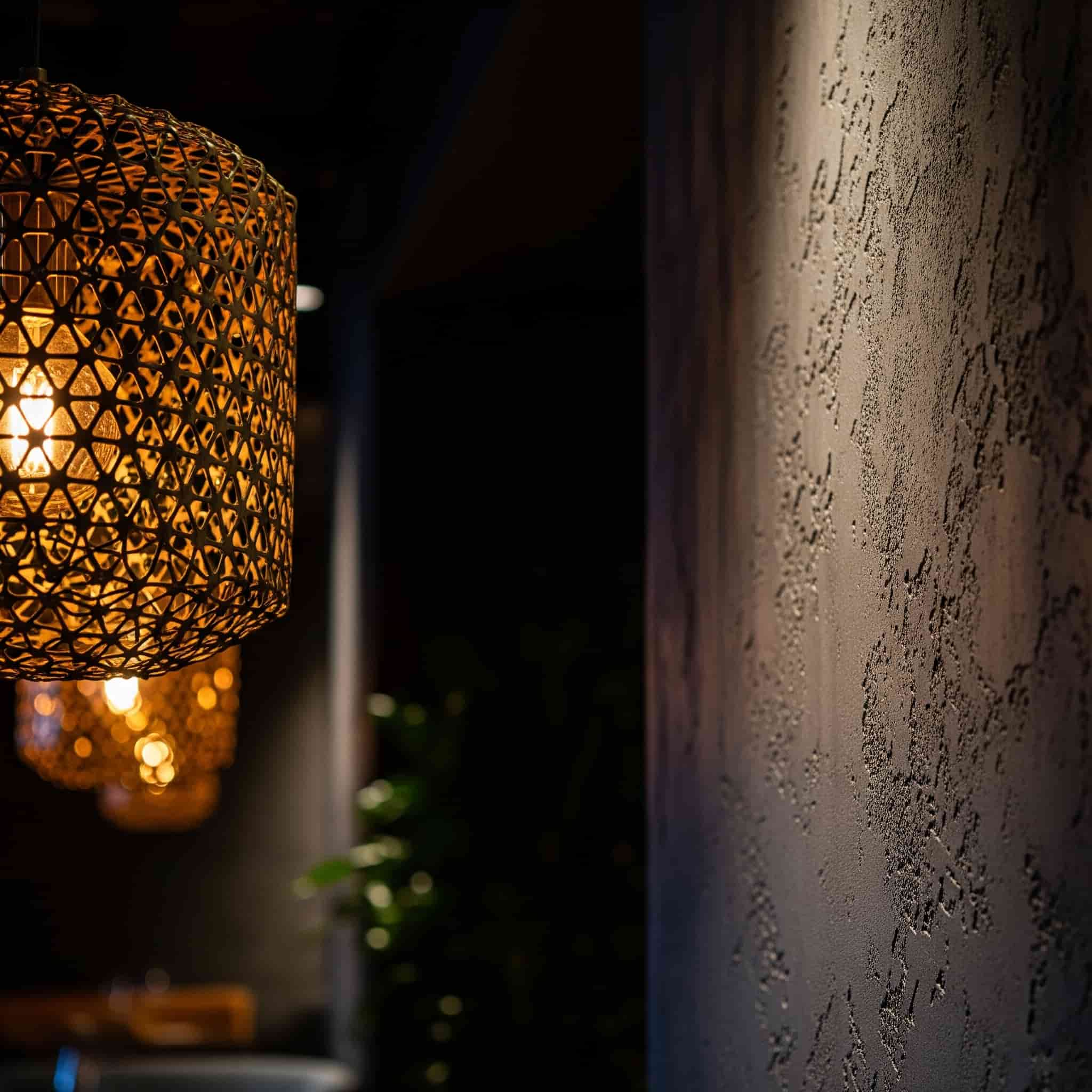 Dettaglio di design di un ristorante che evoca un'atmosfera curata